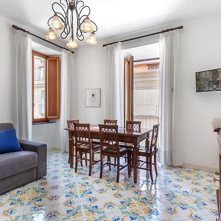 Comfy Apt 4 Sleeps Right In The Centre سورينتو المظهر الخارجي الصورة