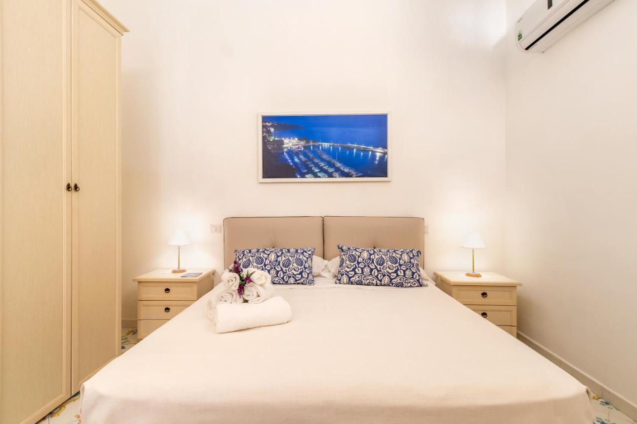 Comfy Apt 4 Sleeps Right In The Centre سورينتو المظهر الخارجي الصورة