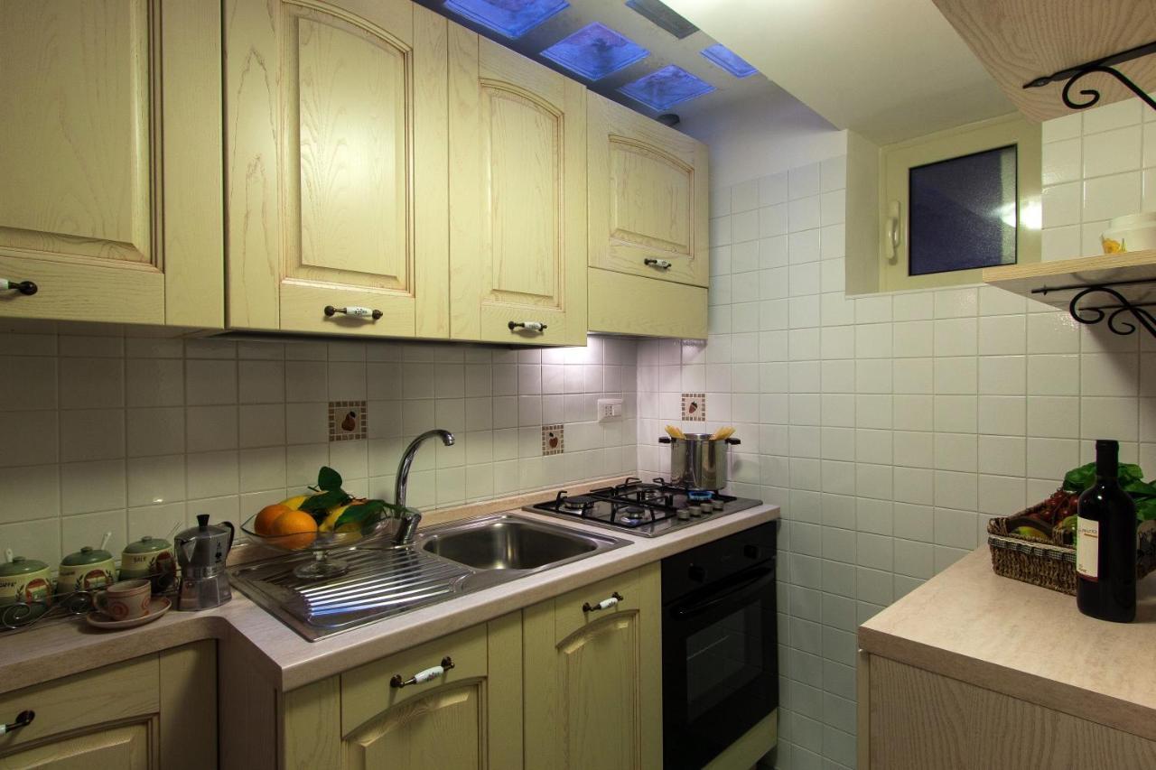 Comfy Apt 4 Sleeps Right In The Centre سورينتو المظهر الخارجي الصورة
